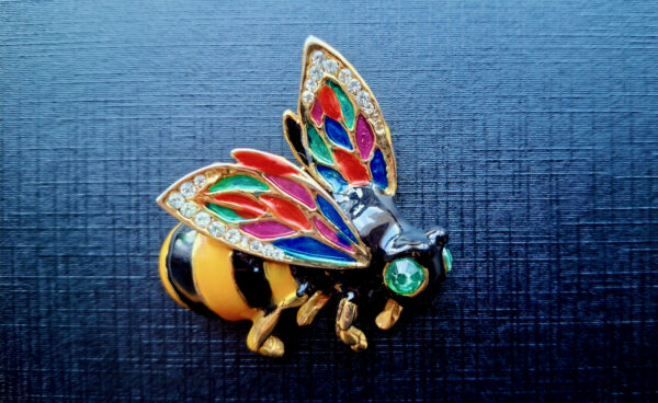 Bumblebee pin